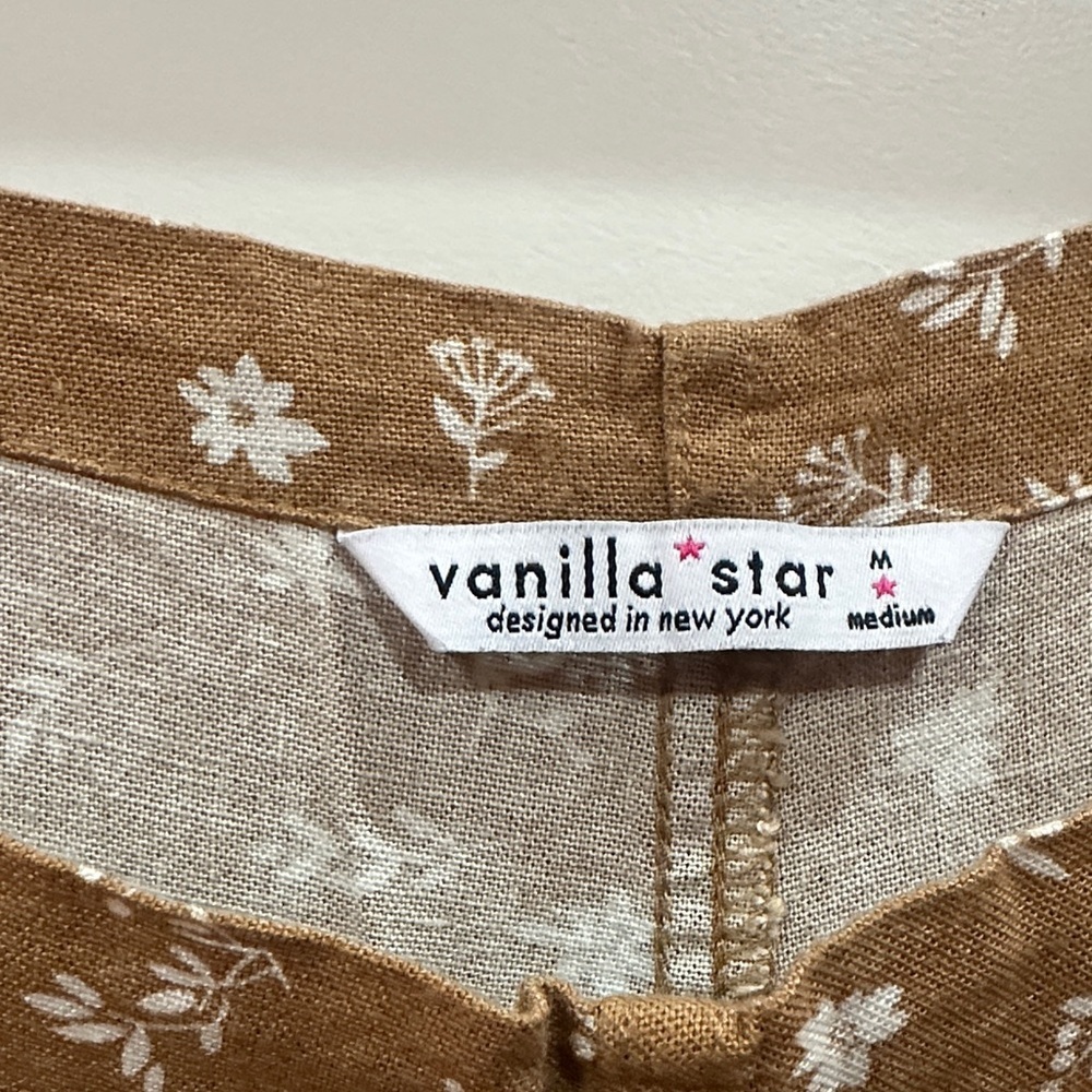 NWOT Vanilla Star Tan Floral Top size M - Picture 2 of 7